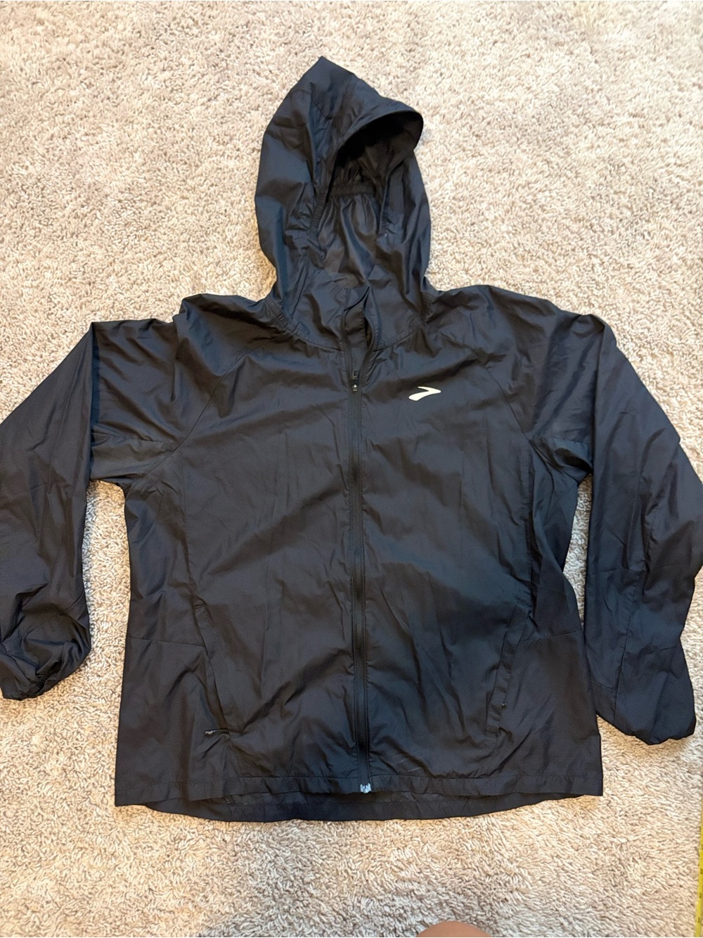 Brooks Running Women’s  Black Hooded Windbreaker Jacket